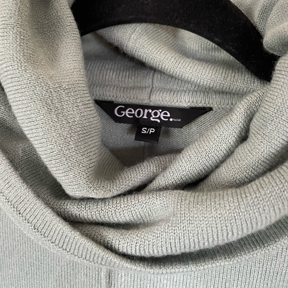 George Brand Scooped Turtleneck - Picture 2 of 2